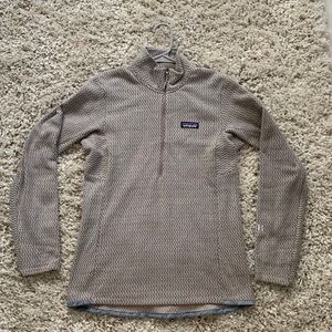 Women’s Patagonia pullover. Size small. Worn once!